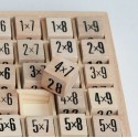 5 plateaux de tables de multiplication
